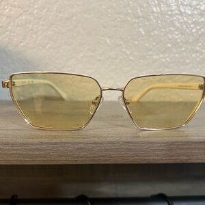NWOT-Guess Sunglasses